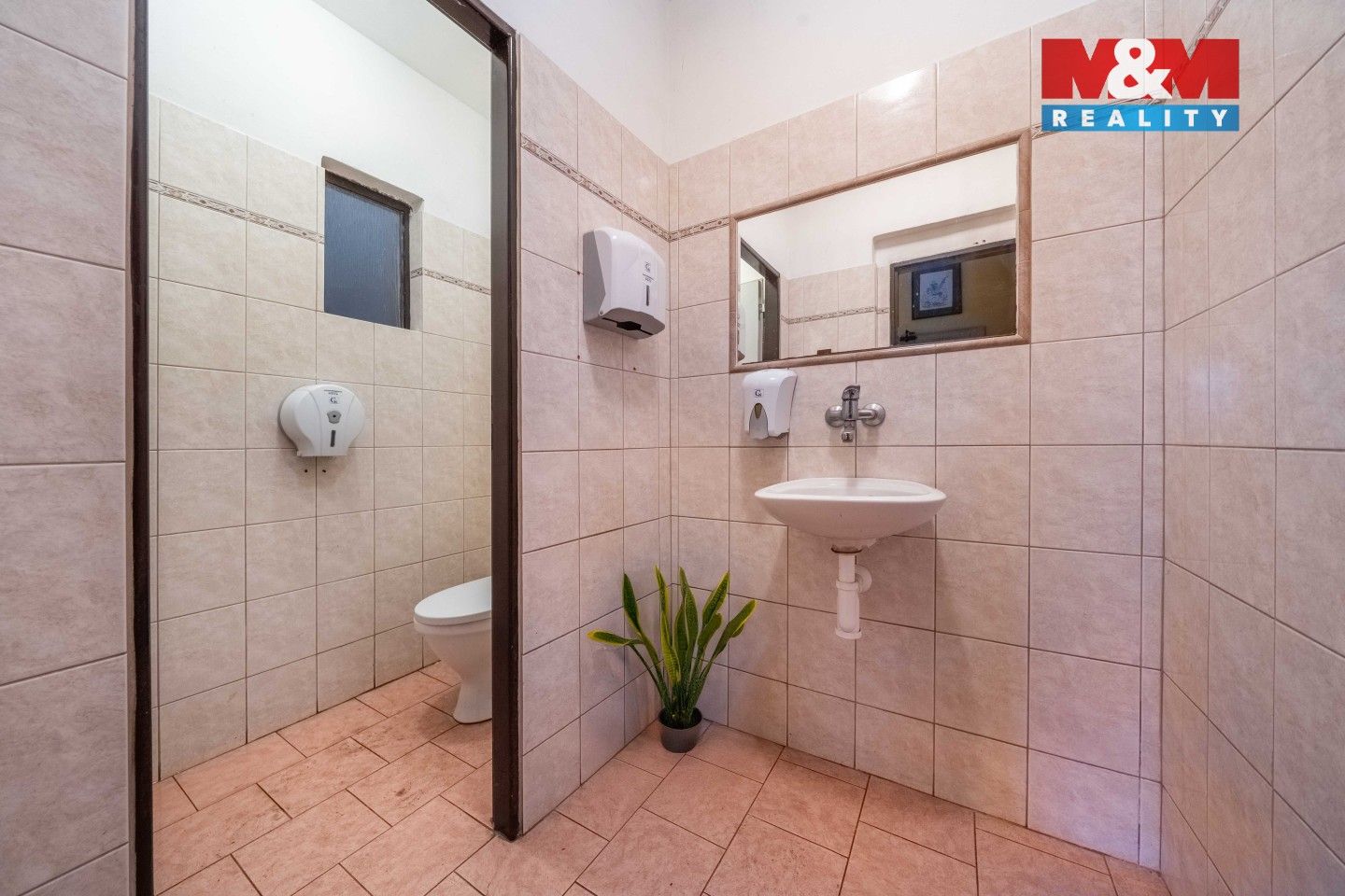Prodej komerčního prostoru 275 m² - foto 20