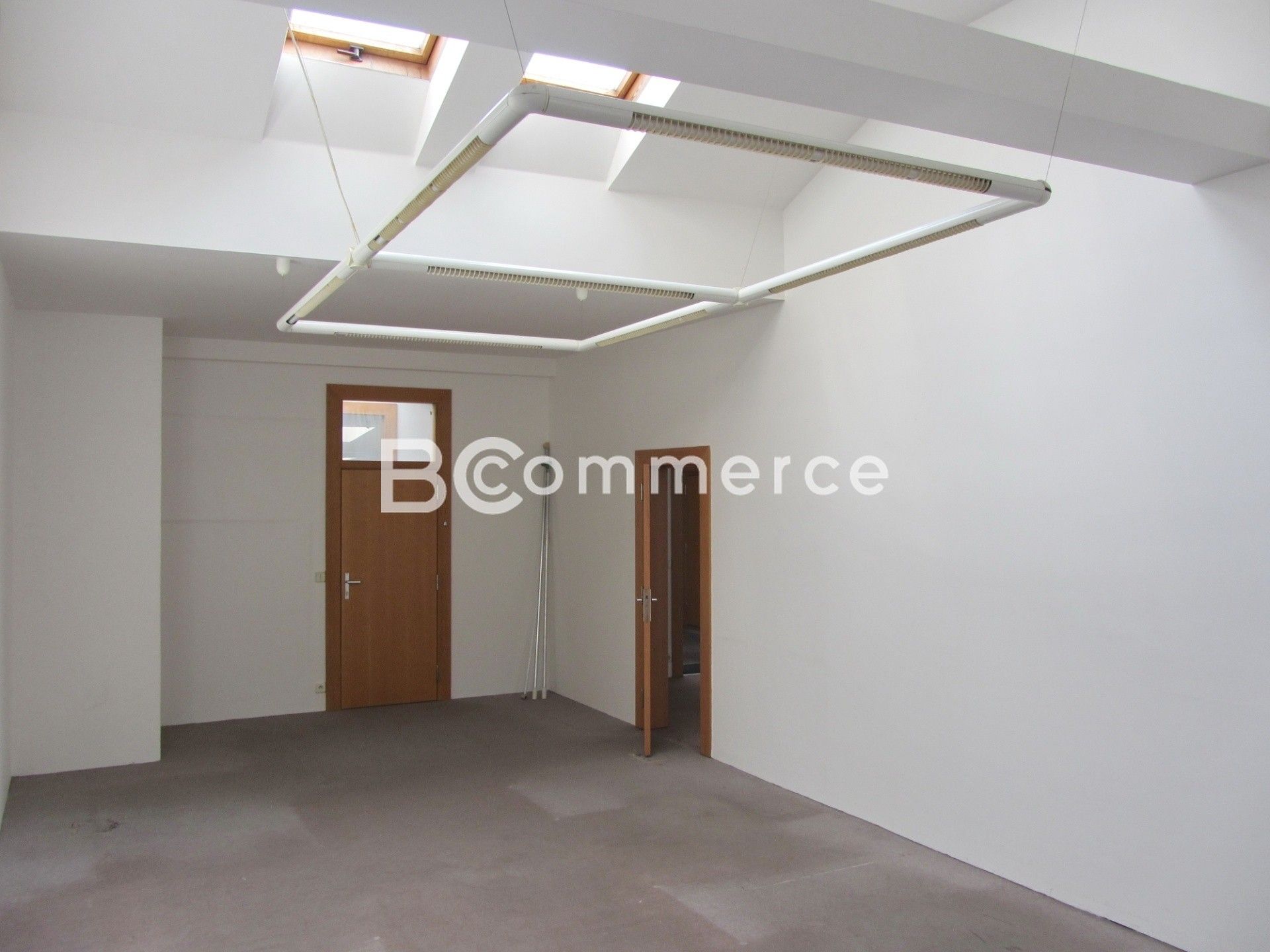 Pronájem komerčního prostoru 61 m² - foto 2