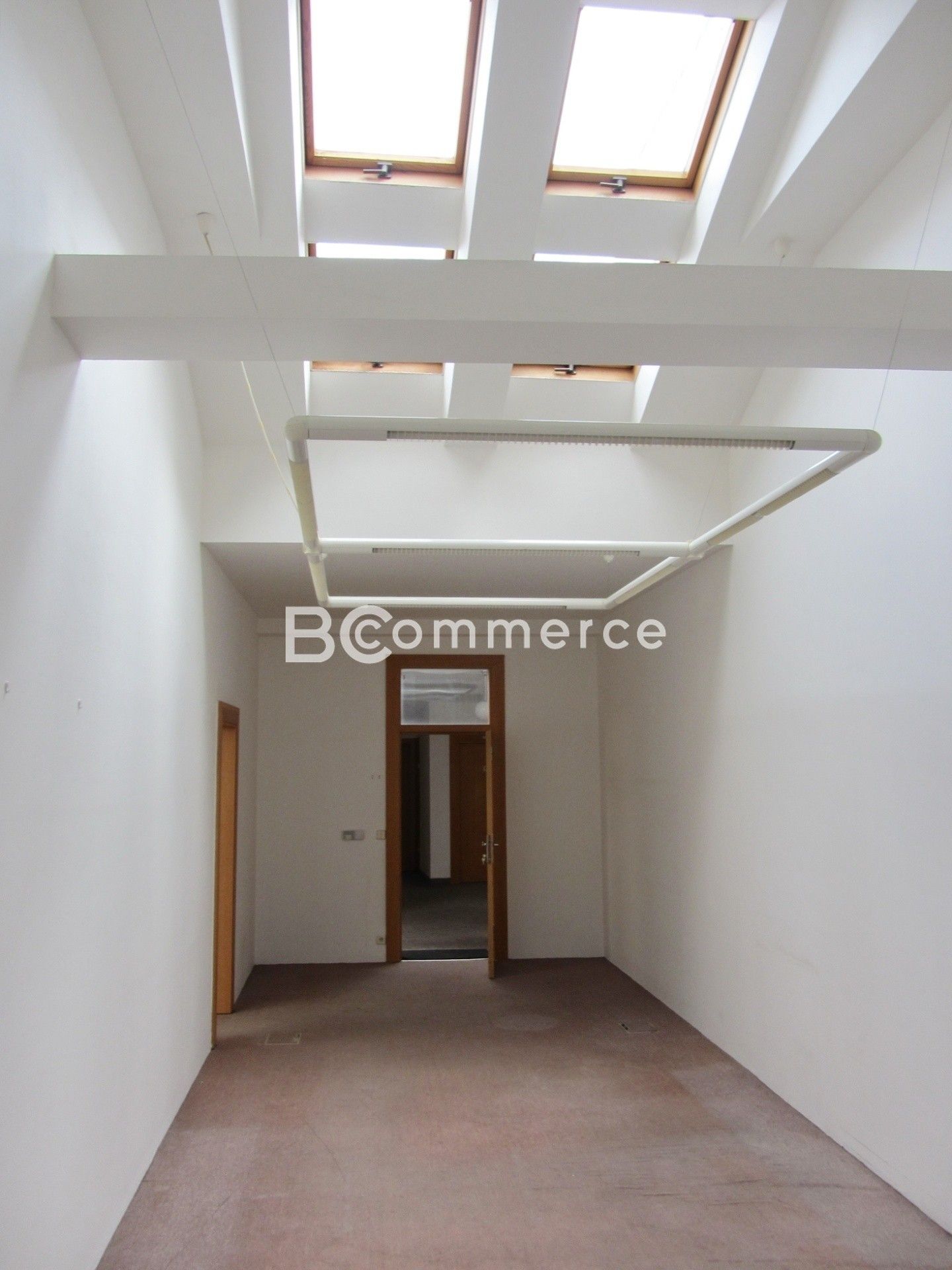 Pronájem komerčního prostoru 61 m² - foto 3