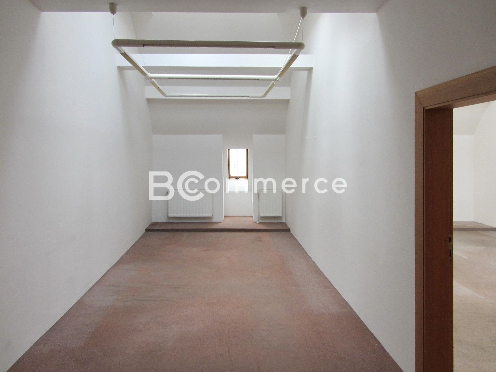 Pronájem komerčního prostoru 61 m² - foto 4