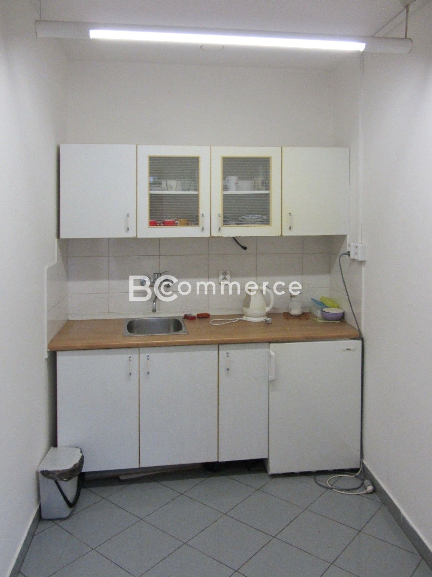 Pronájem komerčního prostoru 61 m² - foto 8