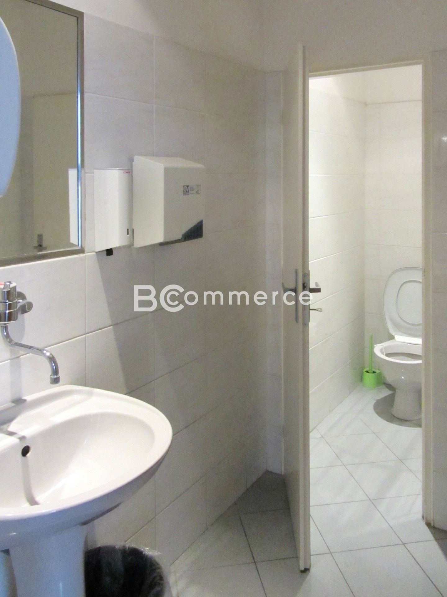 Pronájem komerčního prostoru 61 m² - foto 9