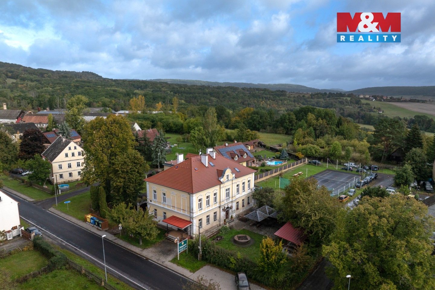 Prodej komerčního prostoru 750 m² - foto 12