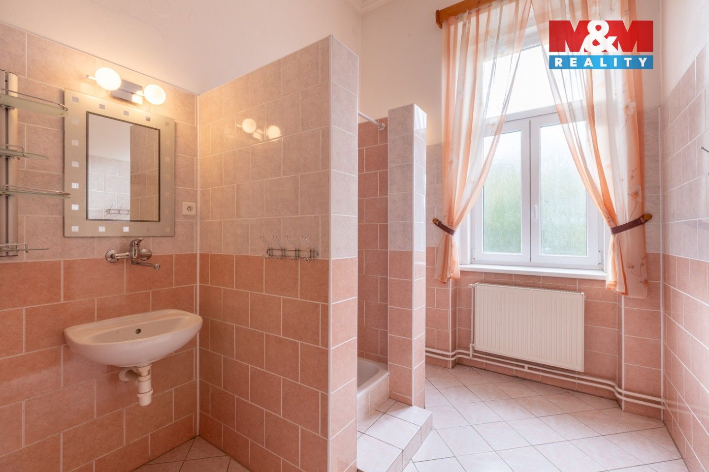 Prodej komerčního prostoru 750 m² - foto 24