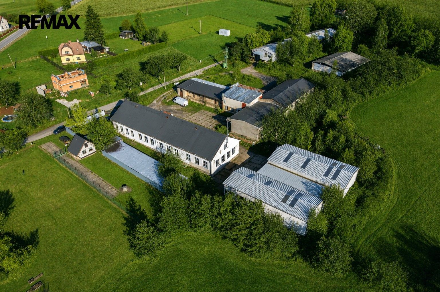 Pronájem komerčního prostoru 2737 m² - foto 2