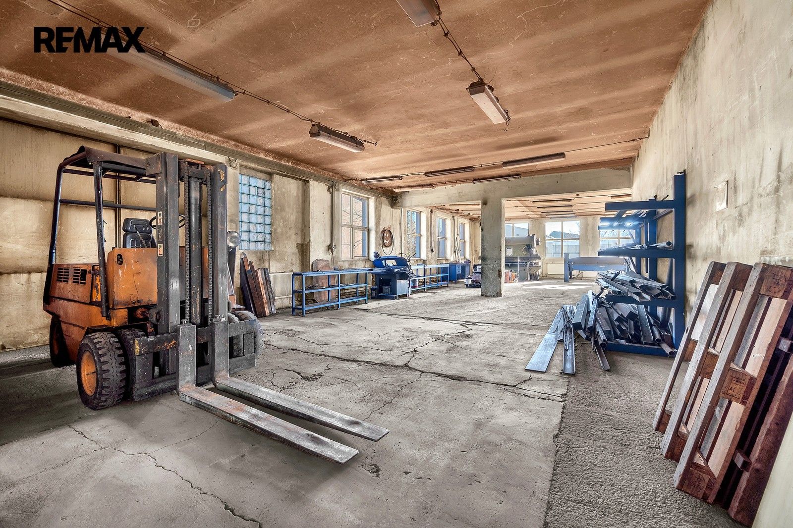 Pronájem komerčního prostoru 2737 m² - foto 10