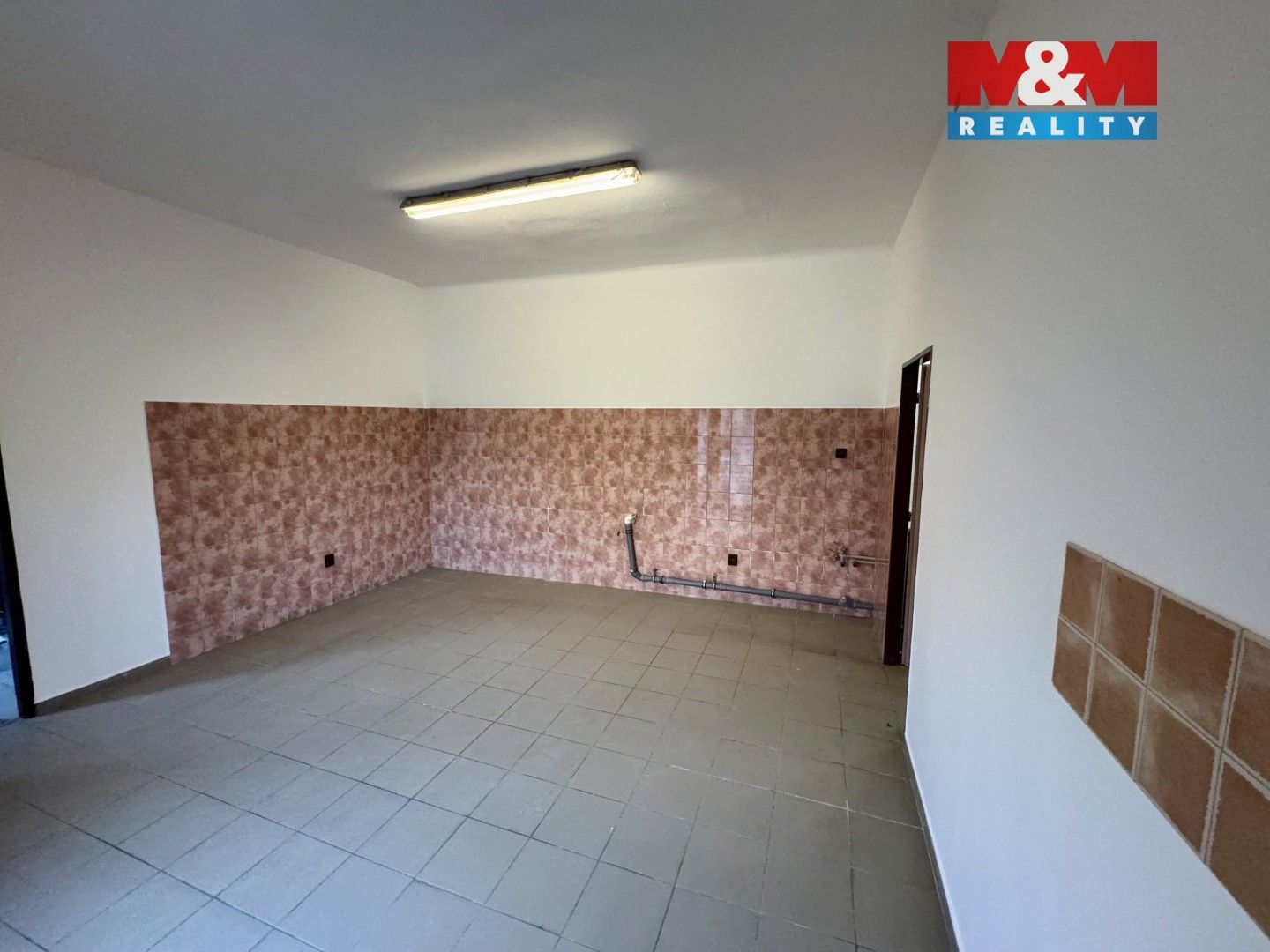 Pronájem komerčního prostoru 220 m² - foto 4