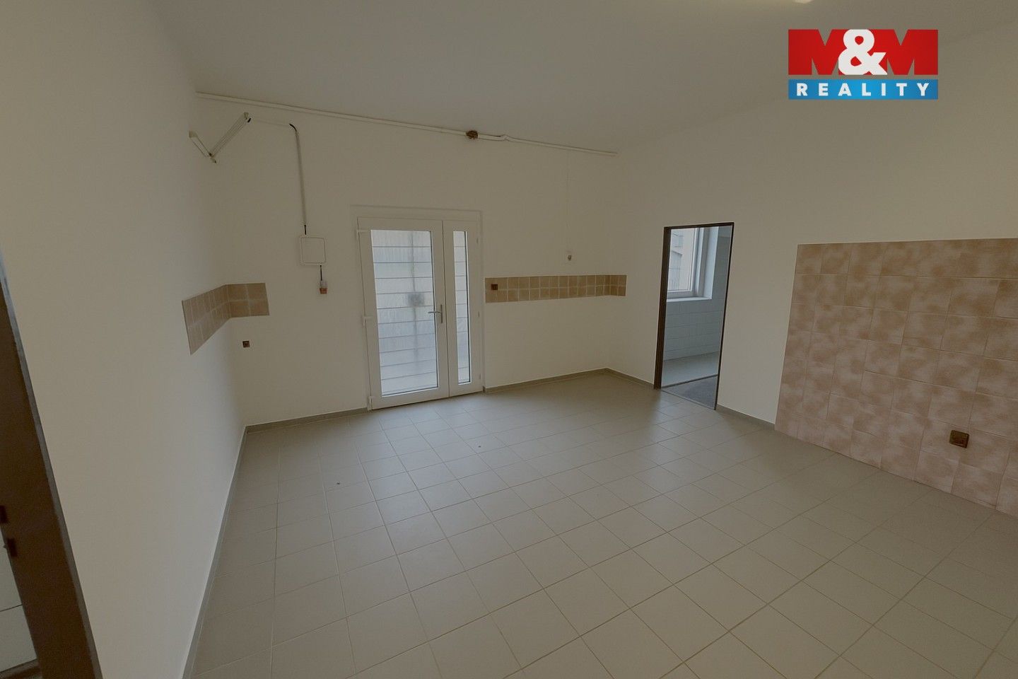 Pronájem komerčního prostoru 220 m² - foto 2