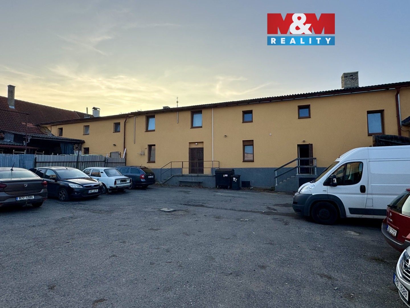 Pronájem komerčního prostoru 220 m² - foto 1