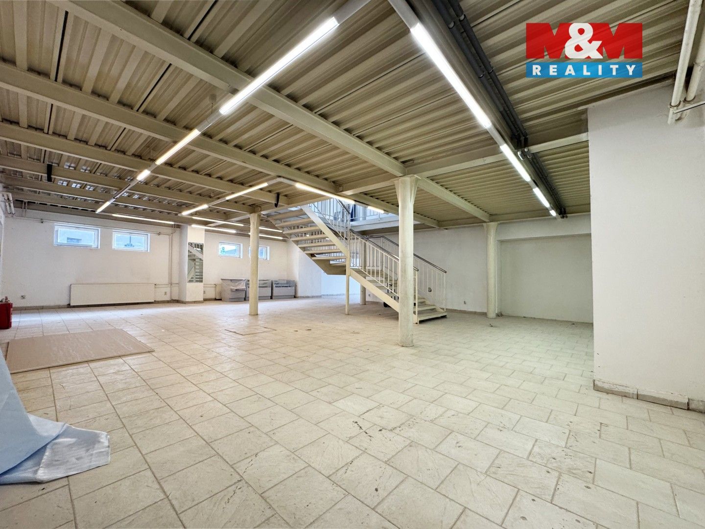 Pronájem komerčního prostoru 180 m² - foto 4