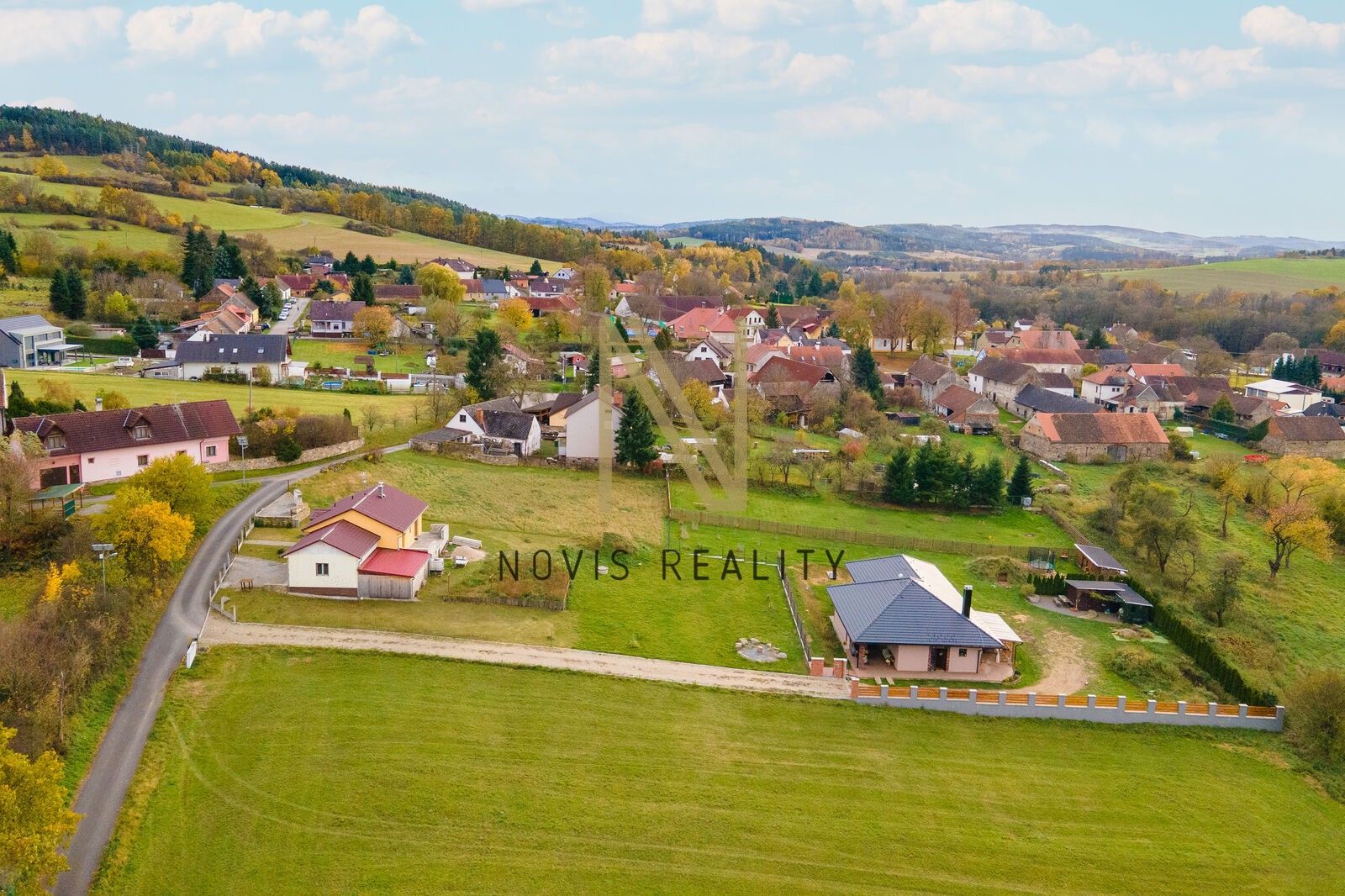 Prodej pozemku 698 m² - foto 2