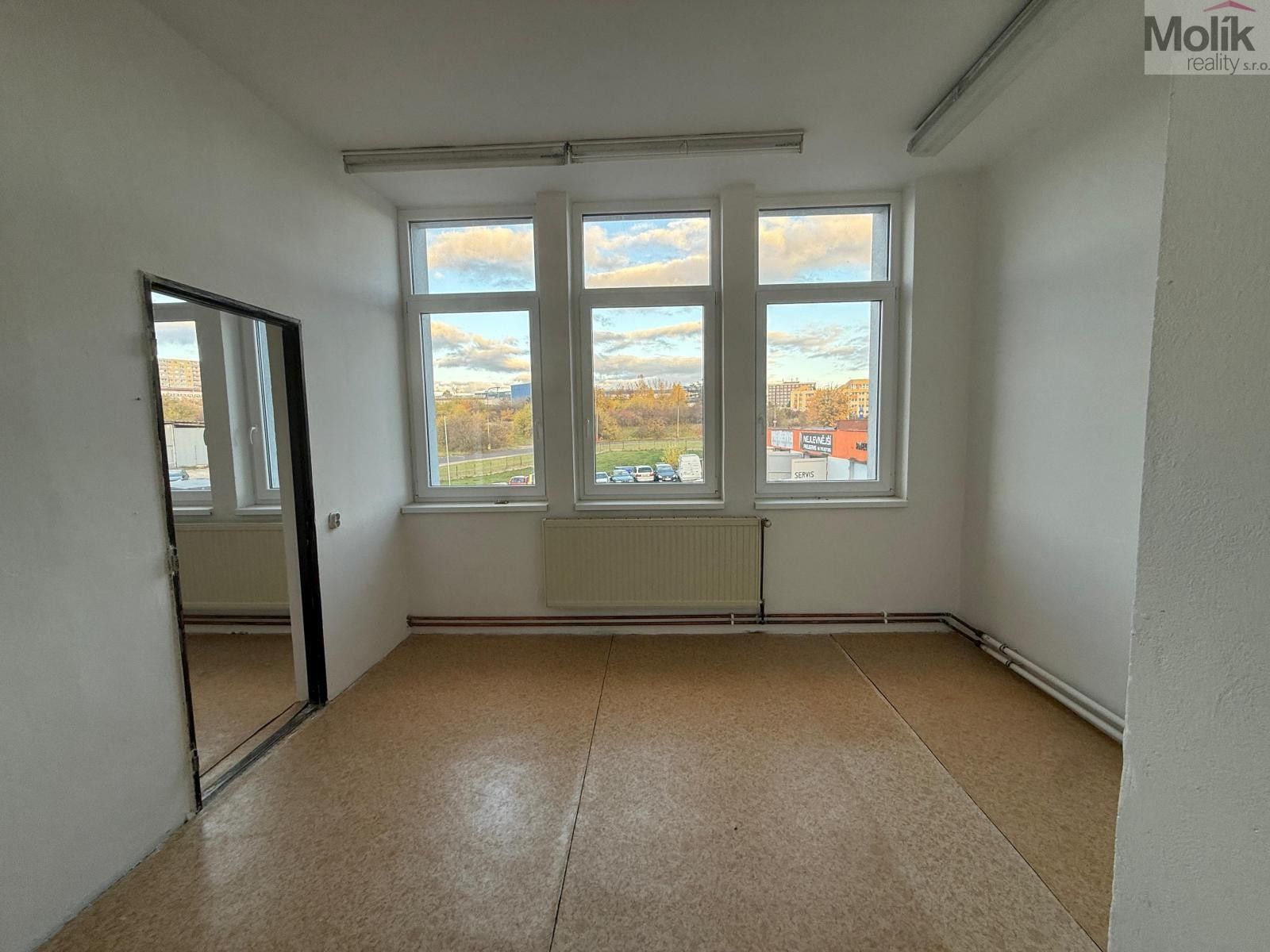 Pronájem komerčního prostoru 154 m² - foto 8
