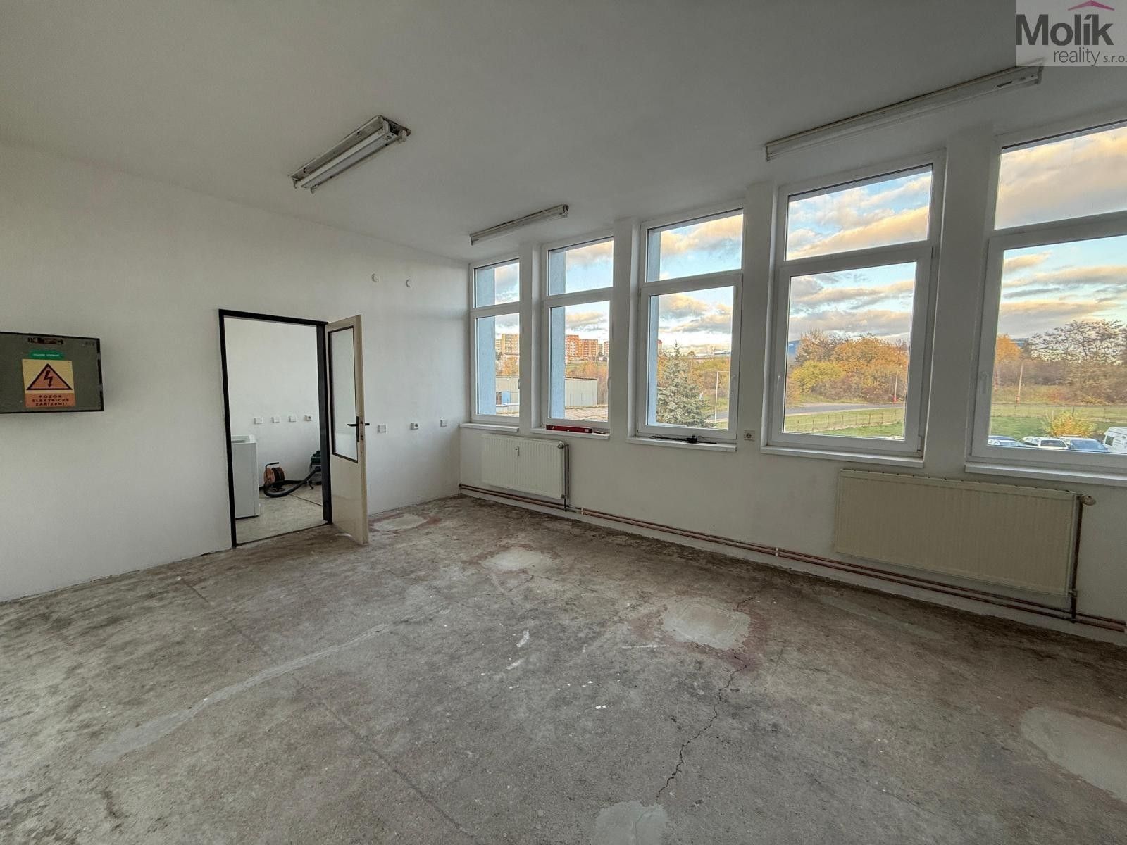 Pronájem komerčního prostoru 154 m² - foto 6