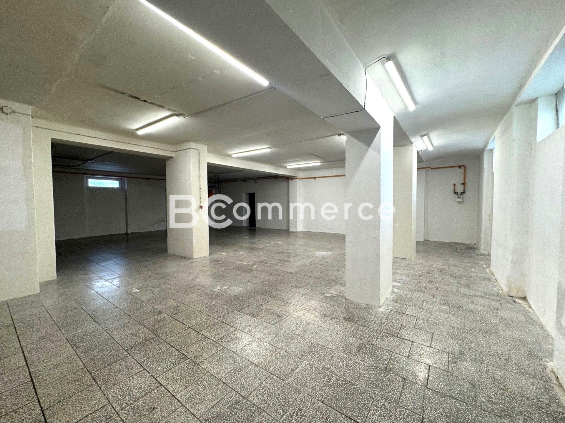 Pronájem komerčního prostoru 287 m² - foto 1