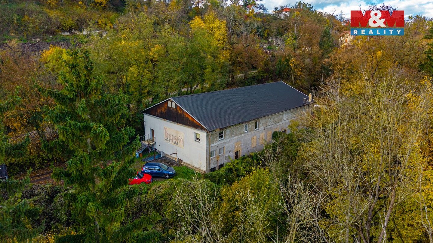 Prodej nemovitosti 700 m² - foto 1