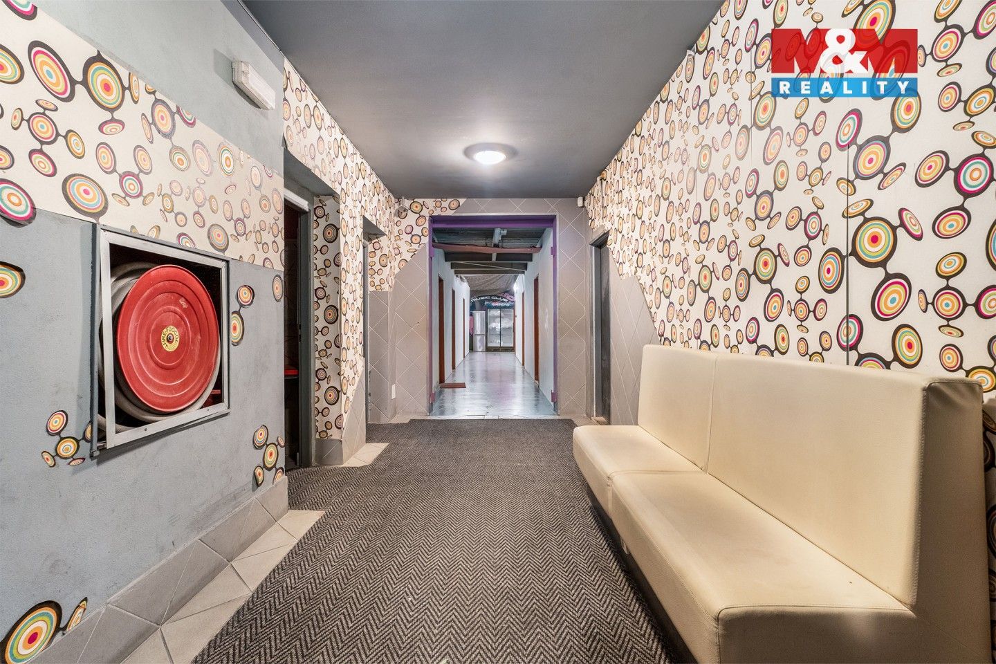 Prodej nemovitosti 700 m² - foto 2