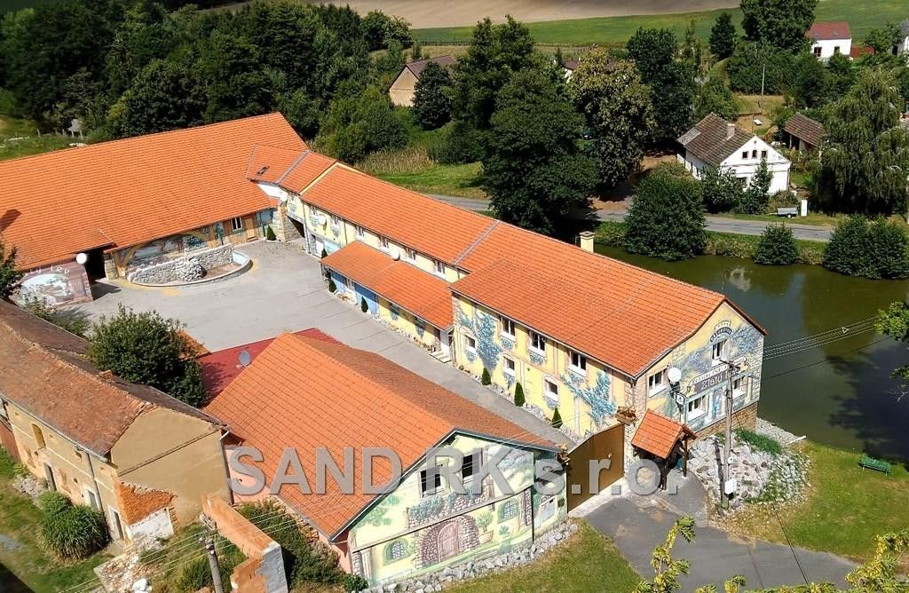 Pronájem komerčního prostoru 1000 m² - foto 4