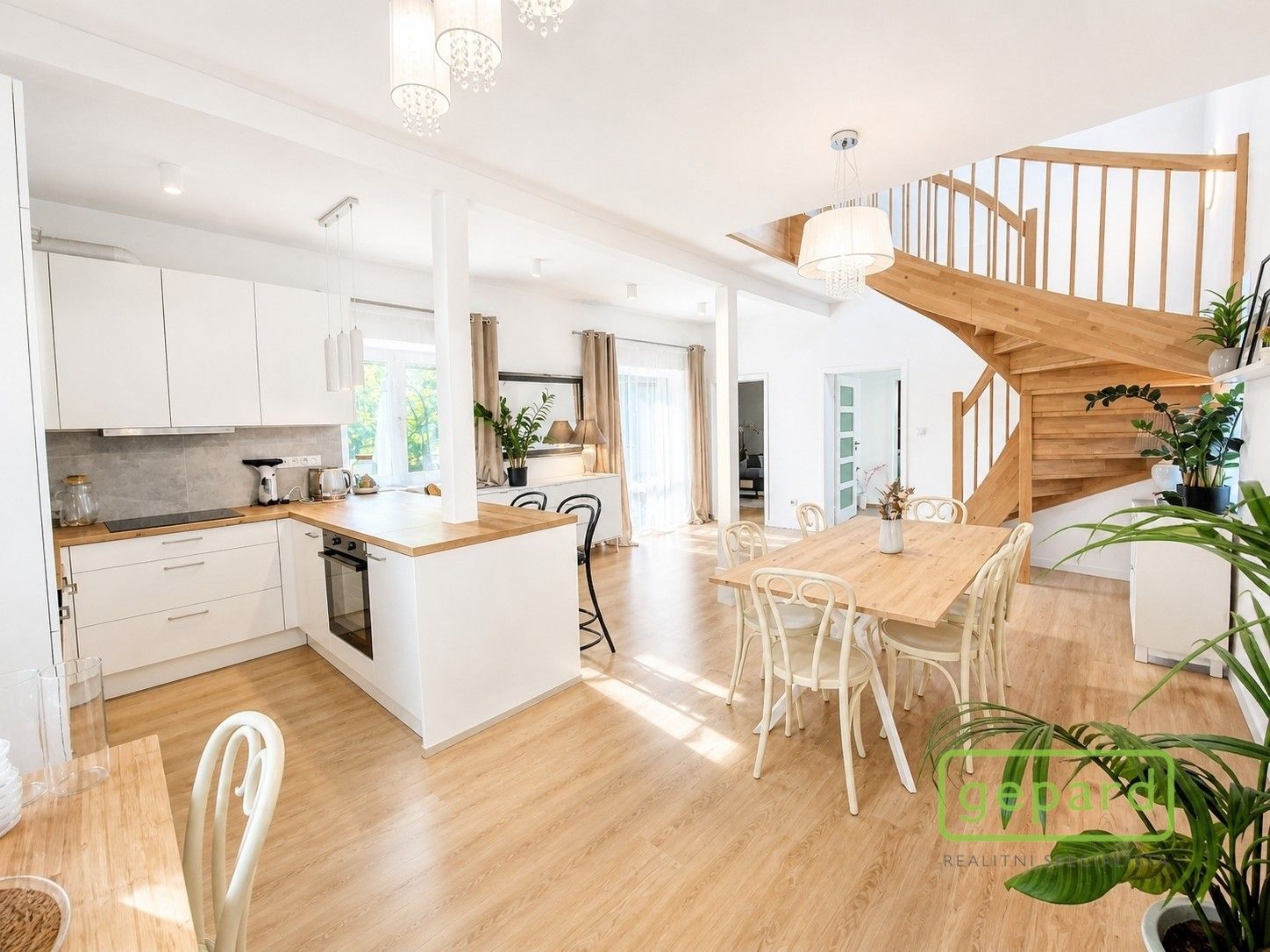 Prodej komerčního prostoru 175 m² - foto 2