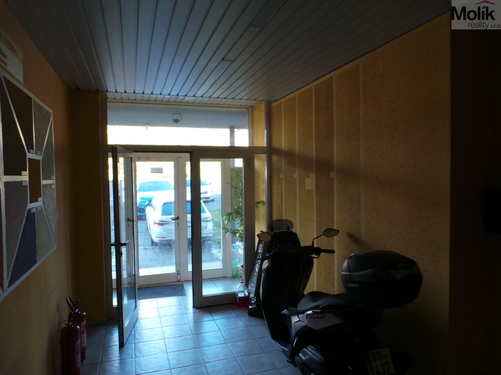 Pronájem komerčního prostoru 59 m² - foto 8