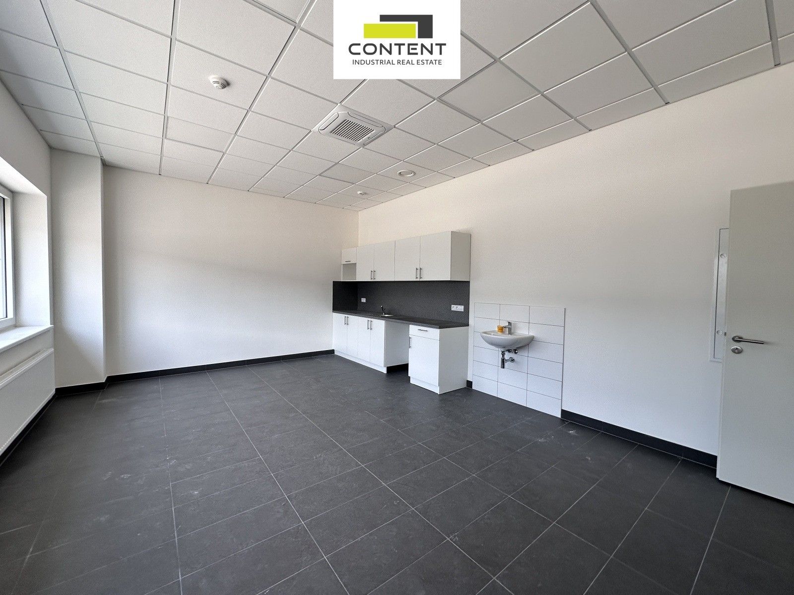 Pronájem komerčního prostoru 20000 m² - foto 14