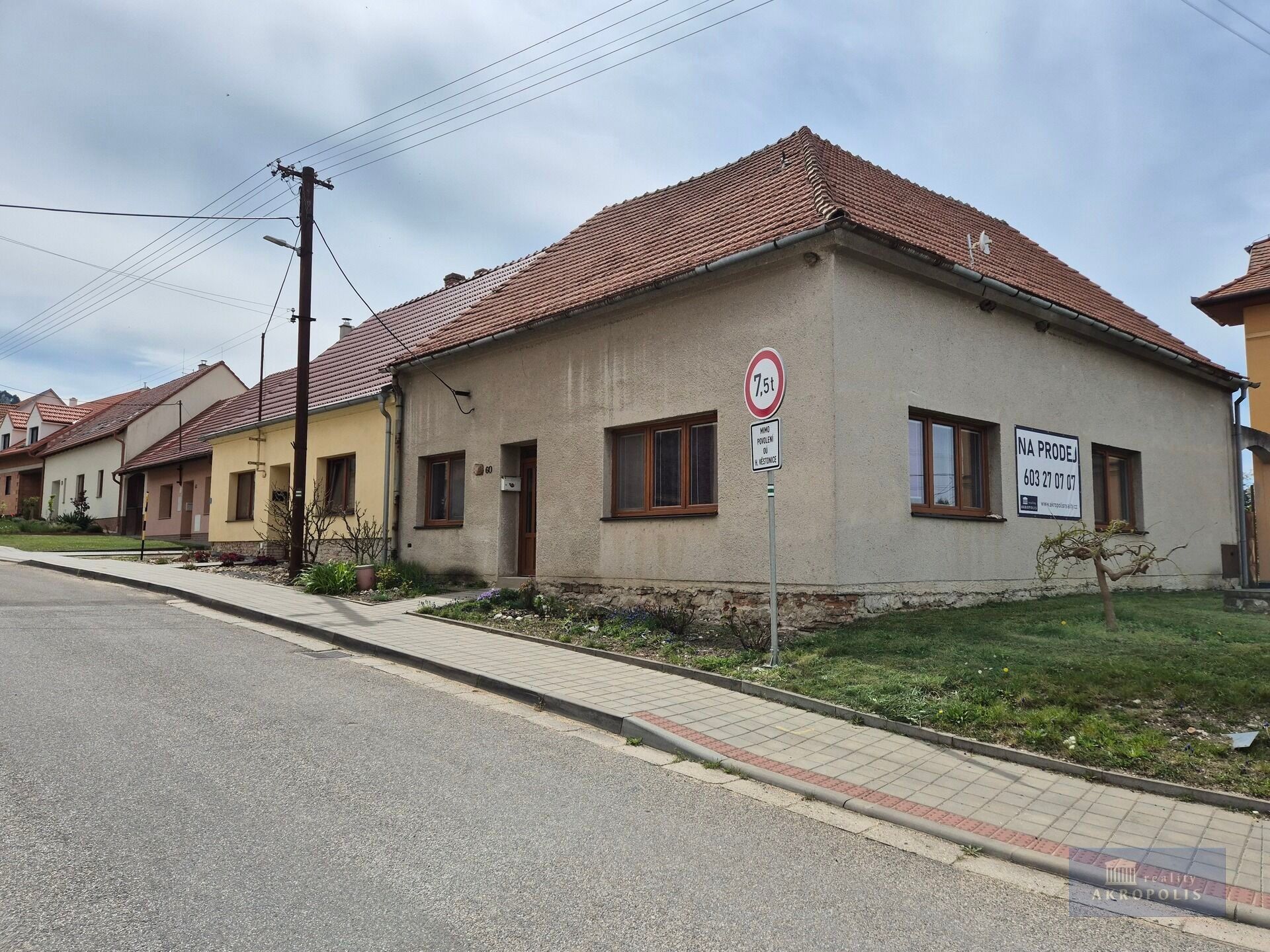Prodej komerčního prostoru 135 m² - foto 1