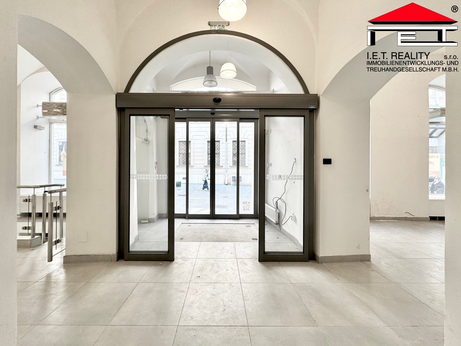 Pronájem komerčního prostoru 260 m² - foto 4