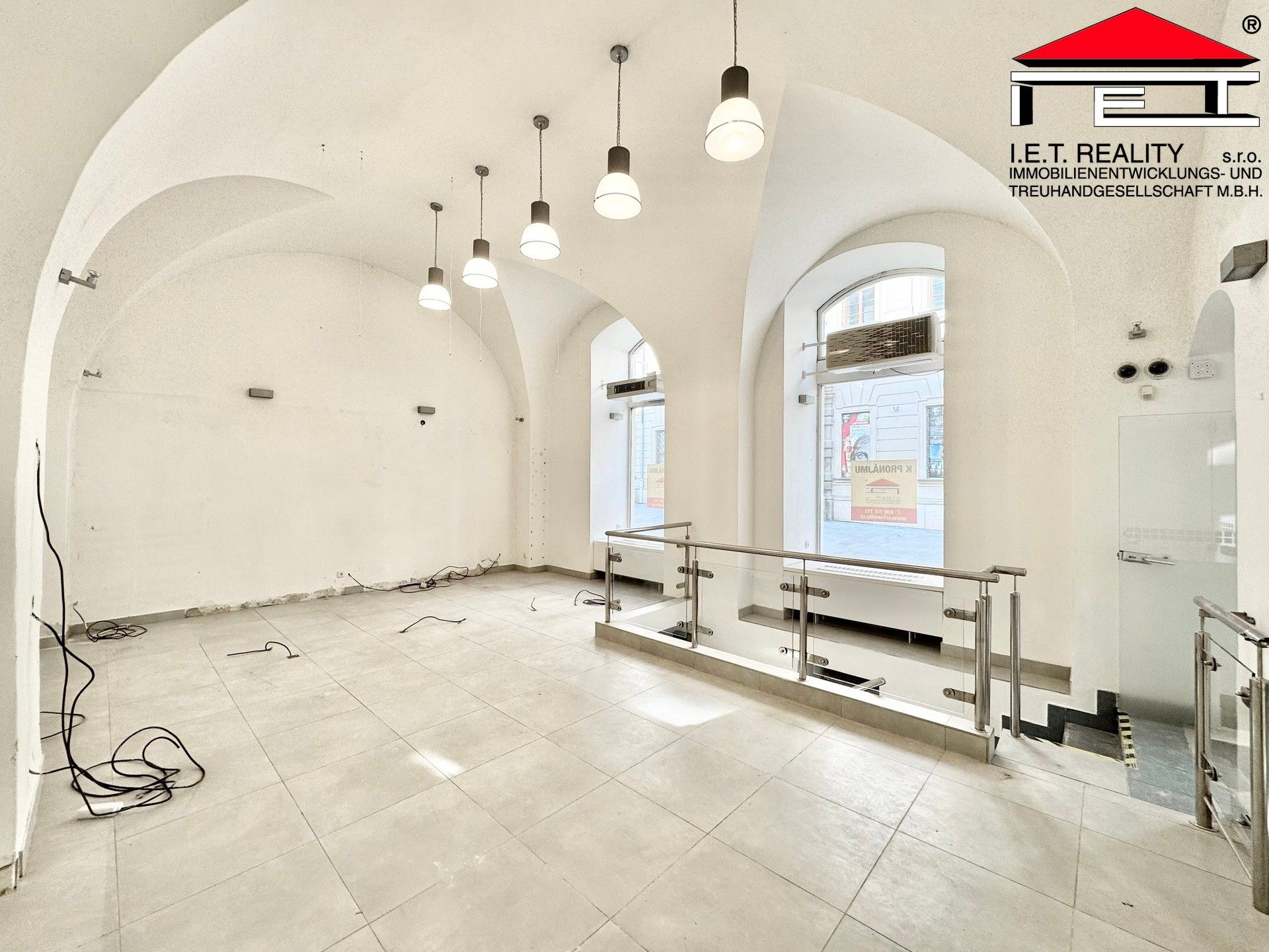 Pronájem komerčního prostoru 260 m² - foto 2