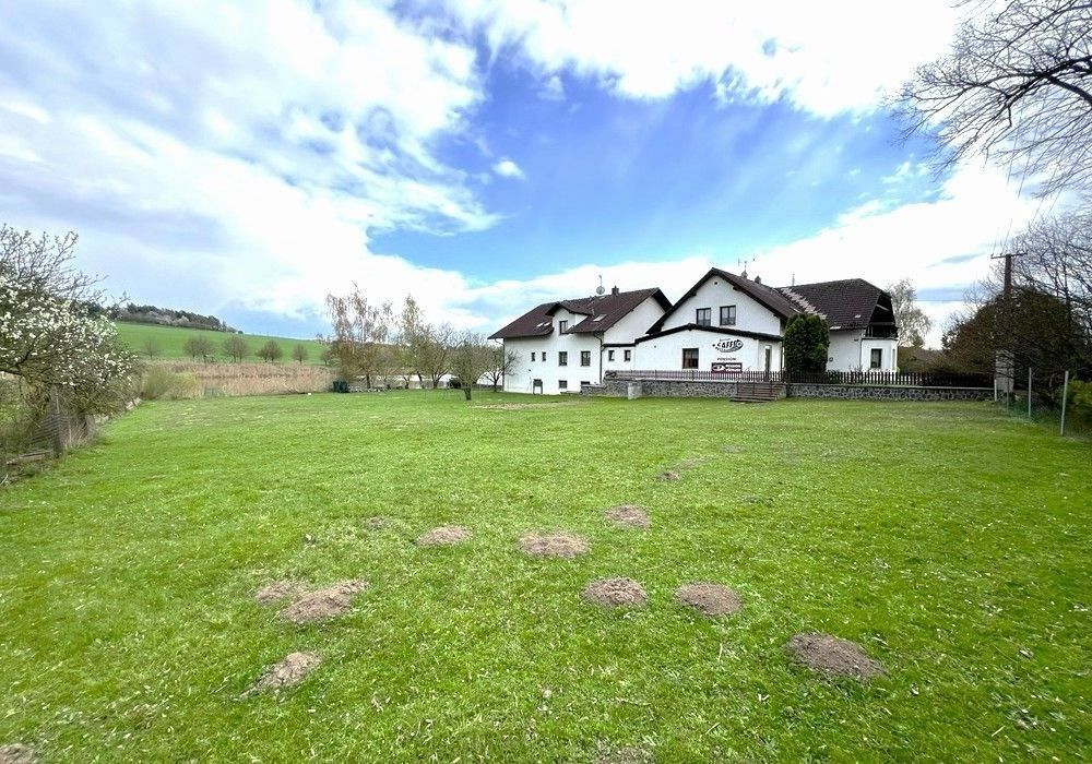 Prodej pozemku 882 m² - foto 1