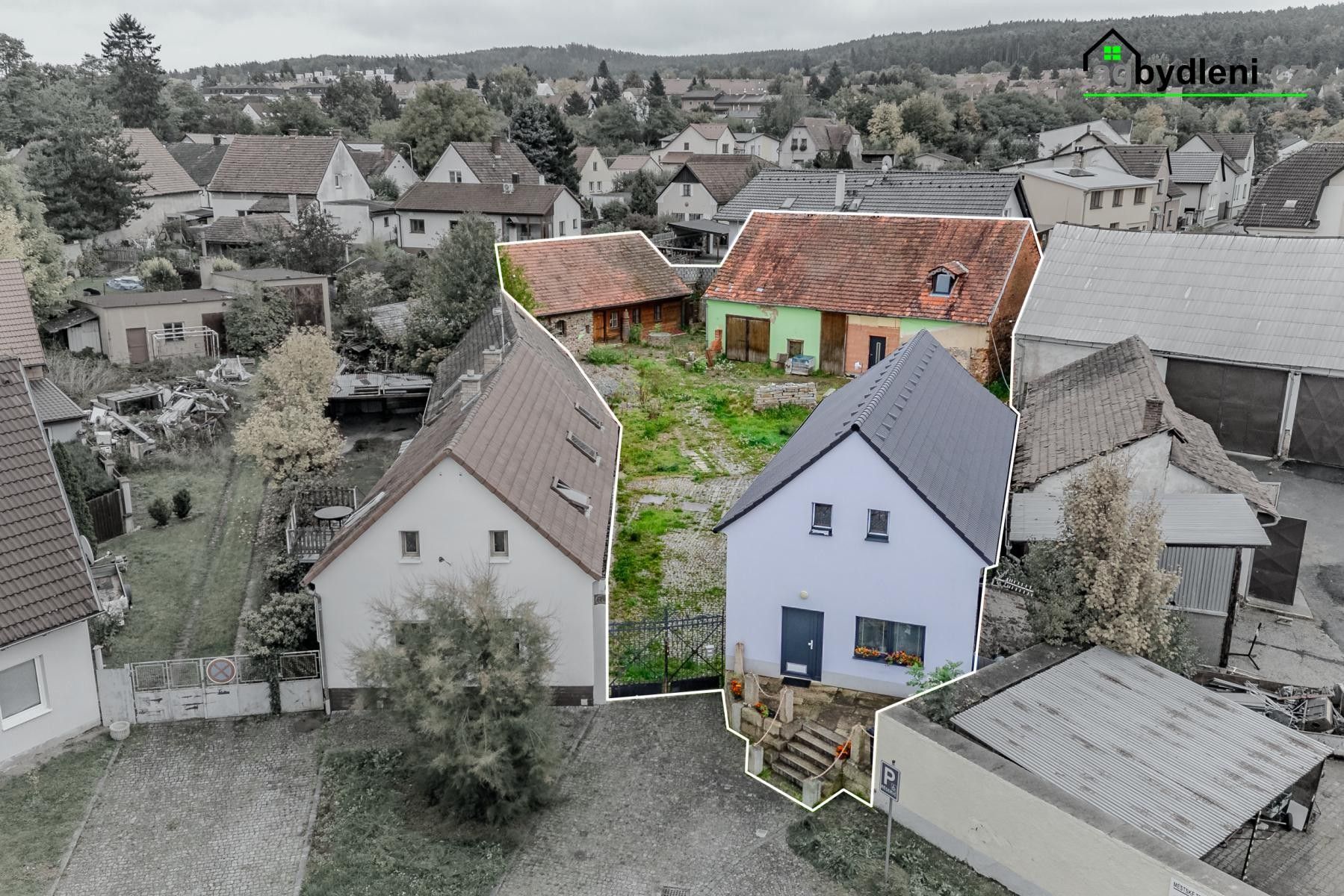 Prodej nemovitosti 305 m² - foto 1