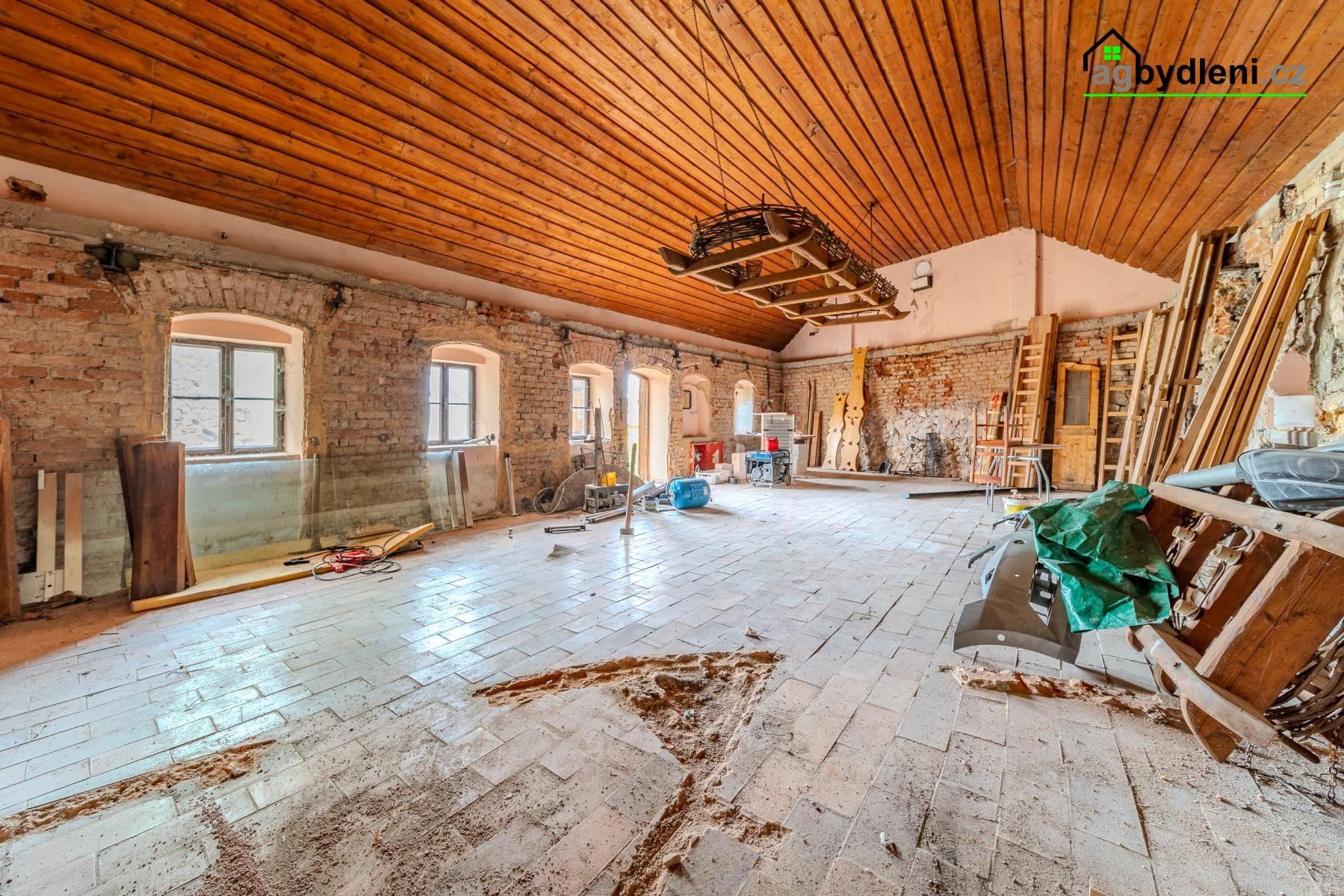 Prodej nemovitosti 305 m² - foto 4