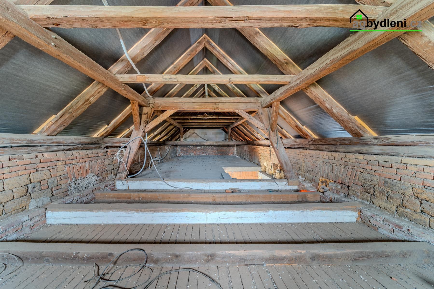 Prodej nemovitosti 305 m² - foto 6