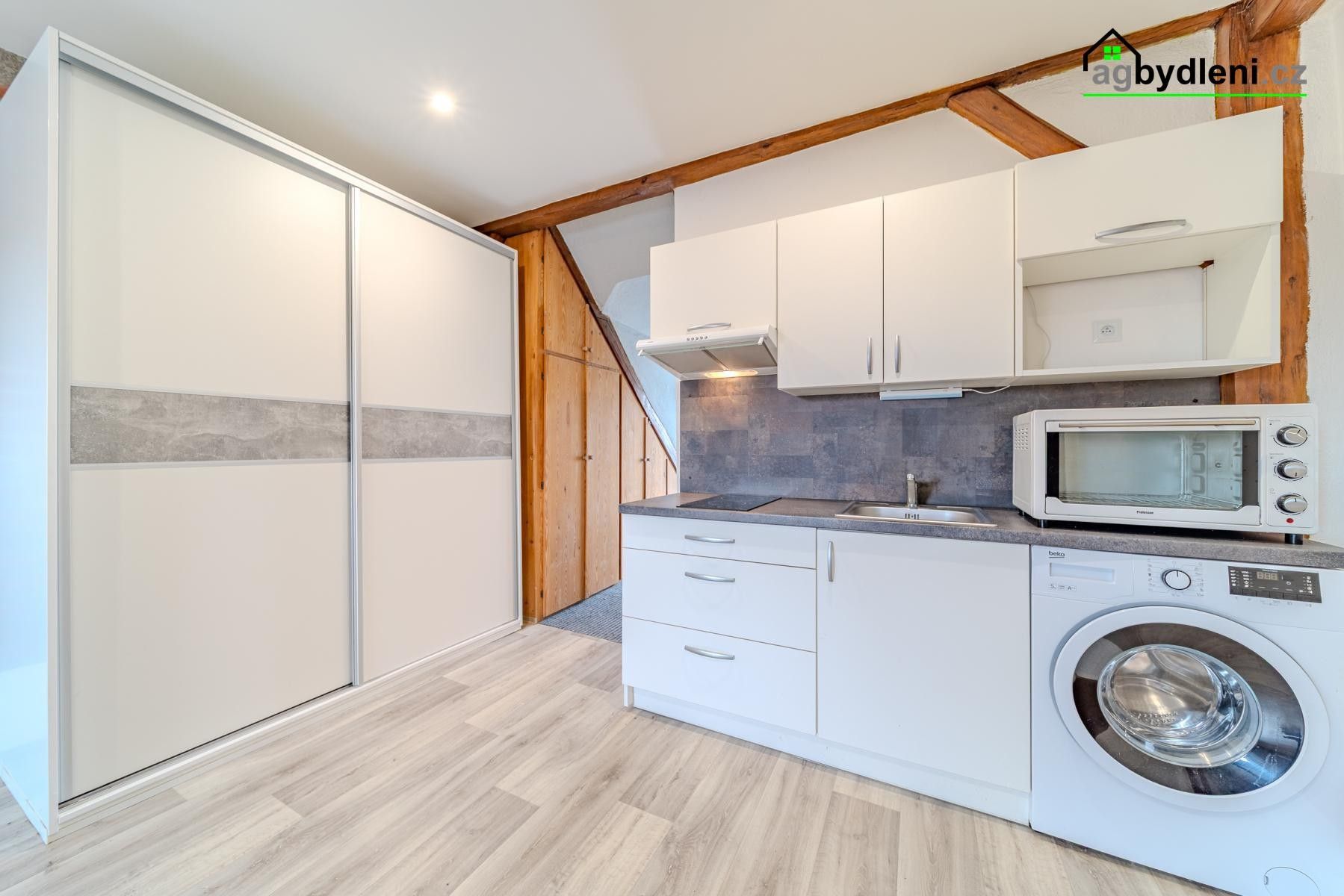 Prodej nemovitosti 305 m² - foto 14