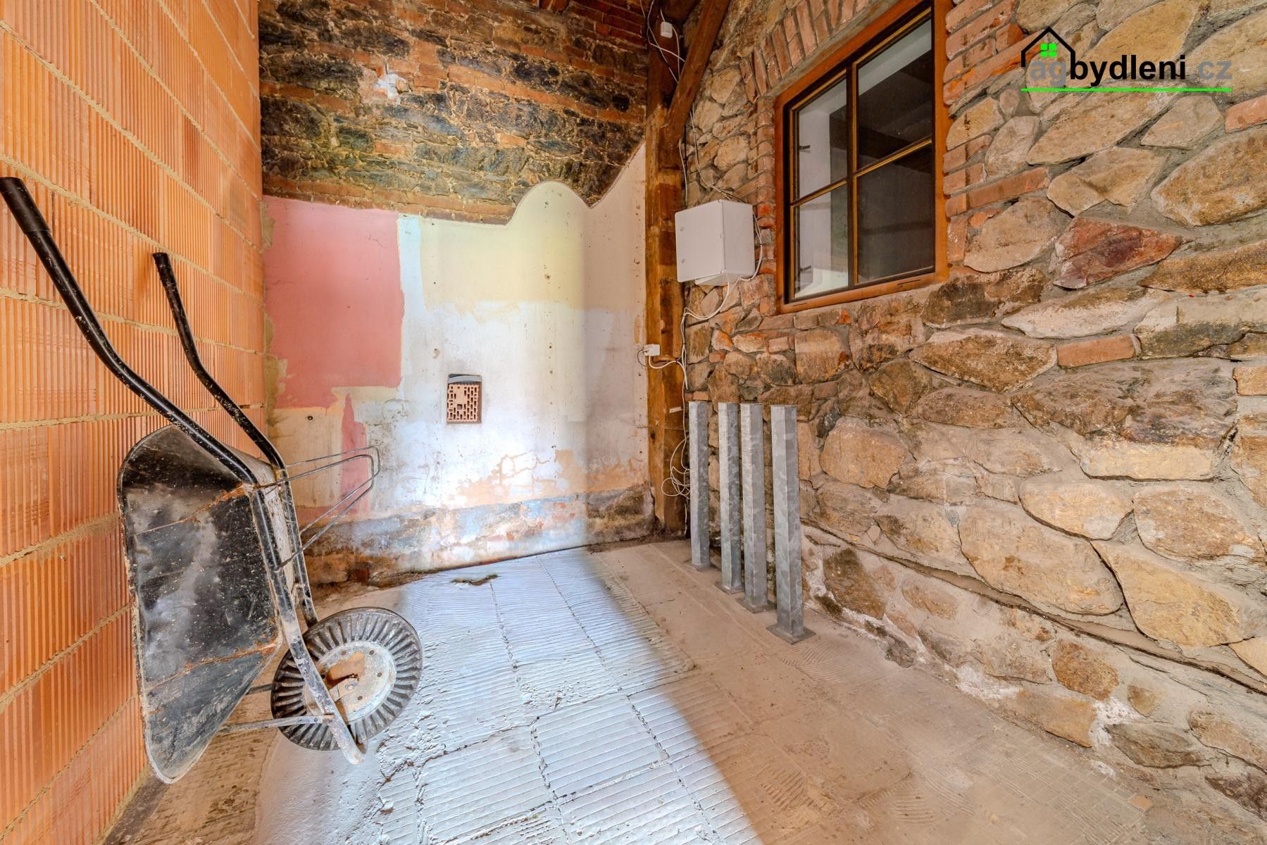 Prodej nemovitosti 305 m² - foto 27