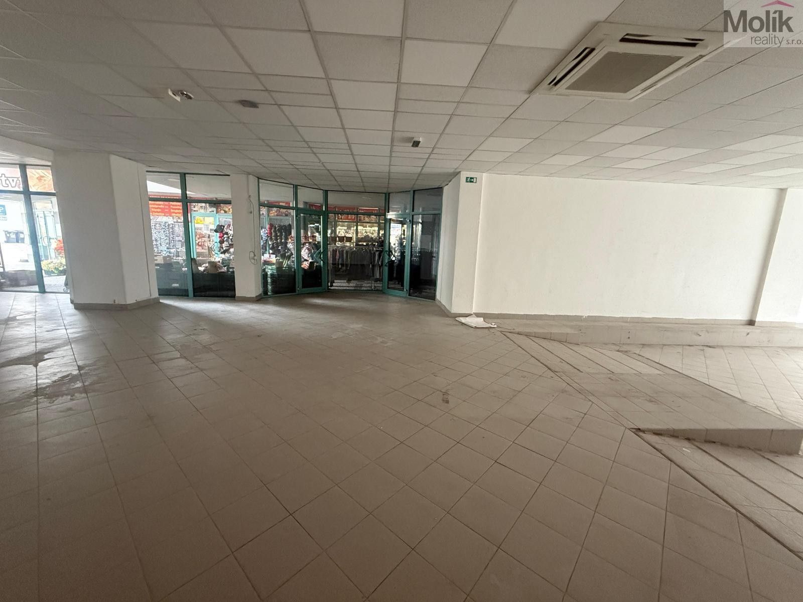 Pronájem komerčního prostoru 204 m² - foto 4