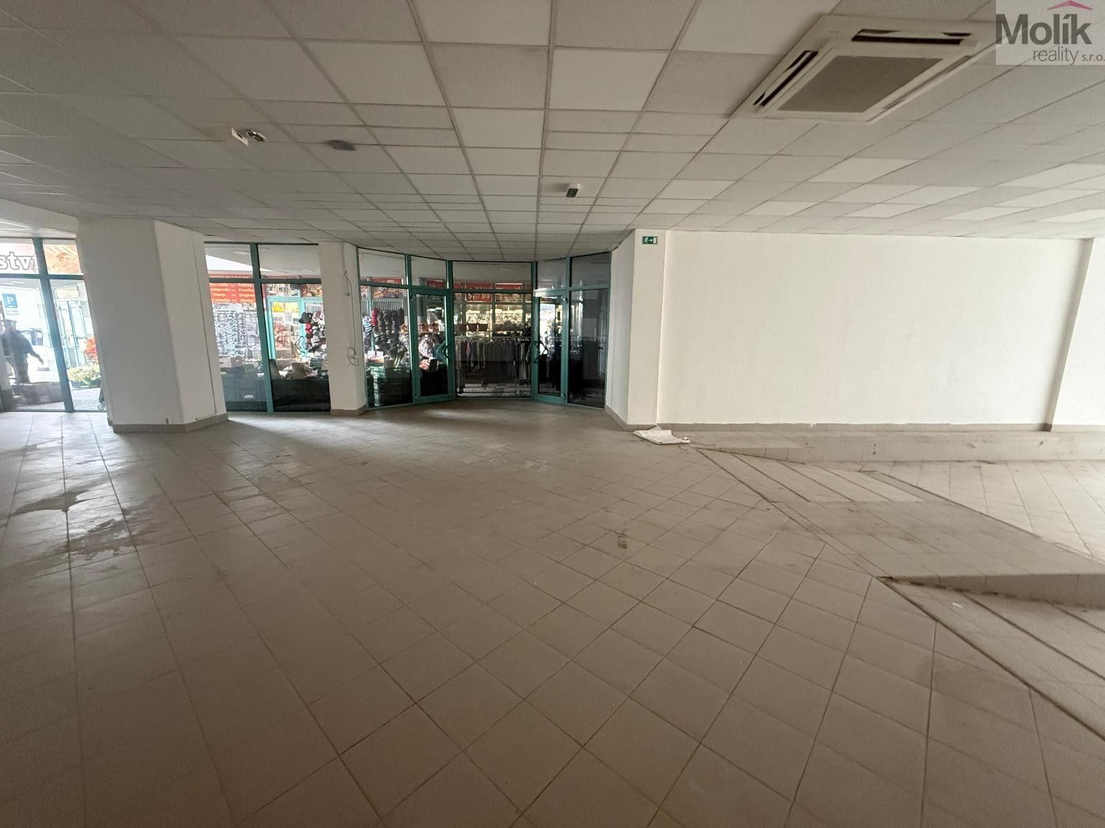 Pronájem komerčního prostoru 204 m² - foto 7