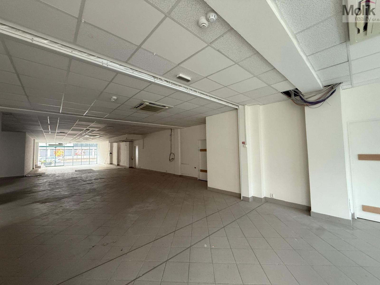 Pronájem komerčního prostoru 204 m² - foto 3