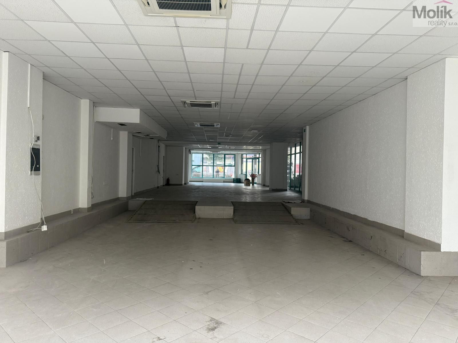 Pronájem komerčního prostoru 204 m² - foto 9