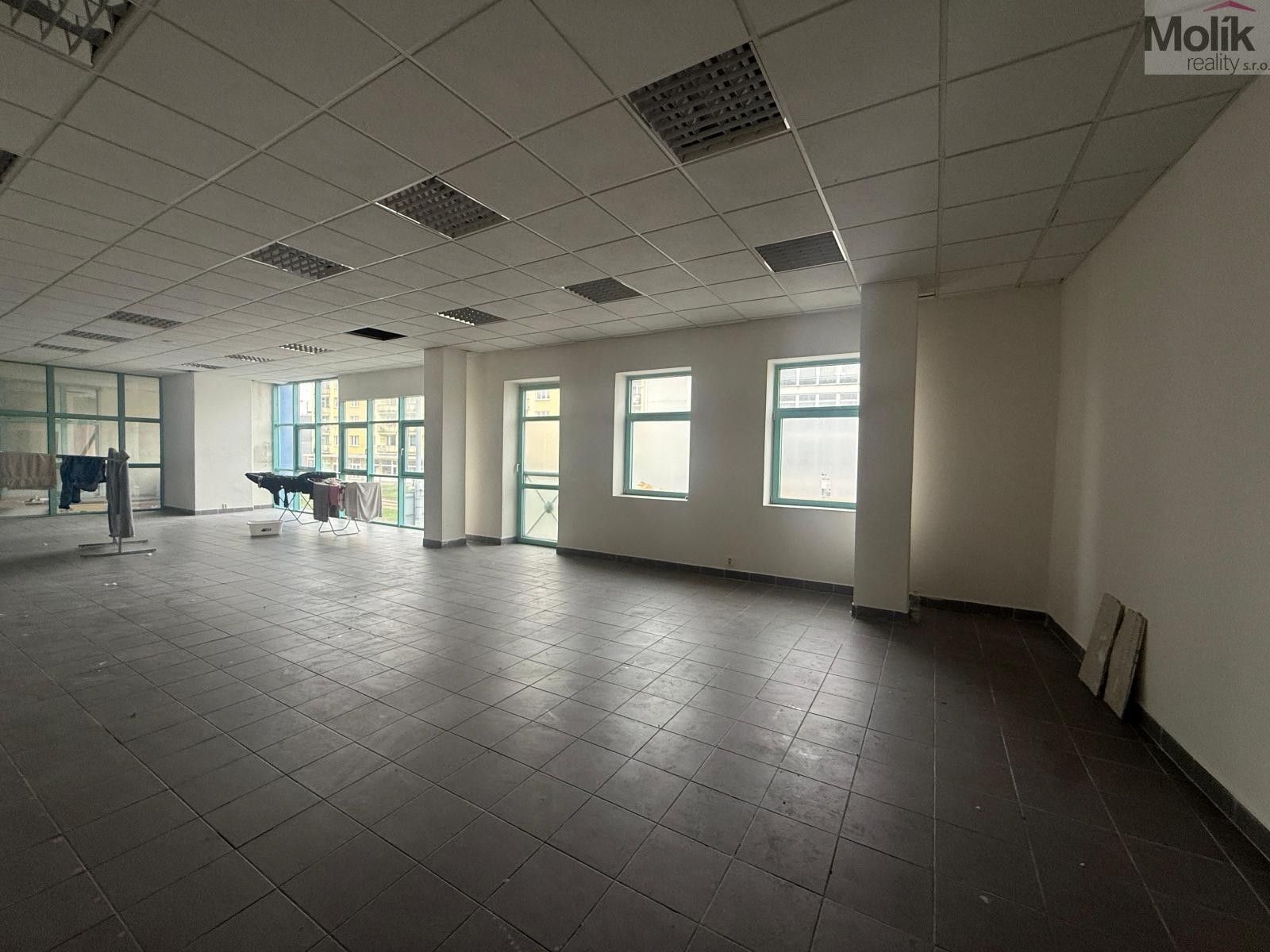 Pronájem komerčního prostoru 204 m² - foto 15