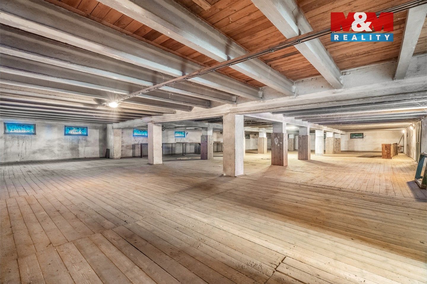 Prodej komerčního prostoru 2000 m² - foto 18