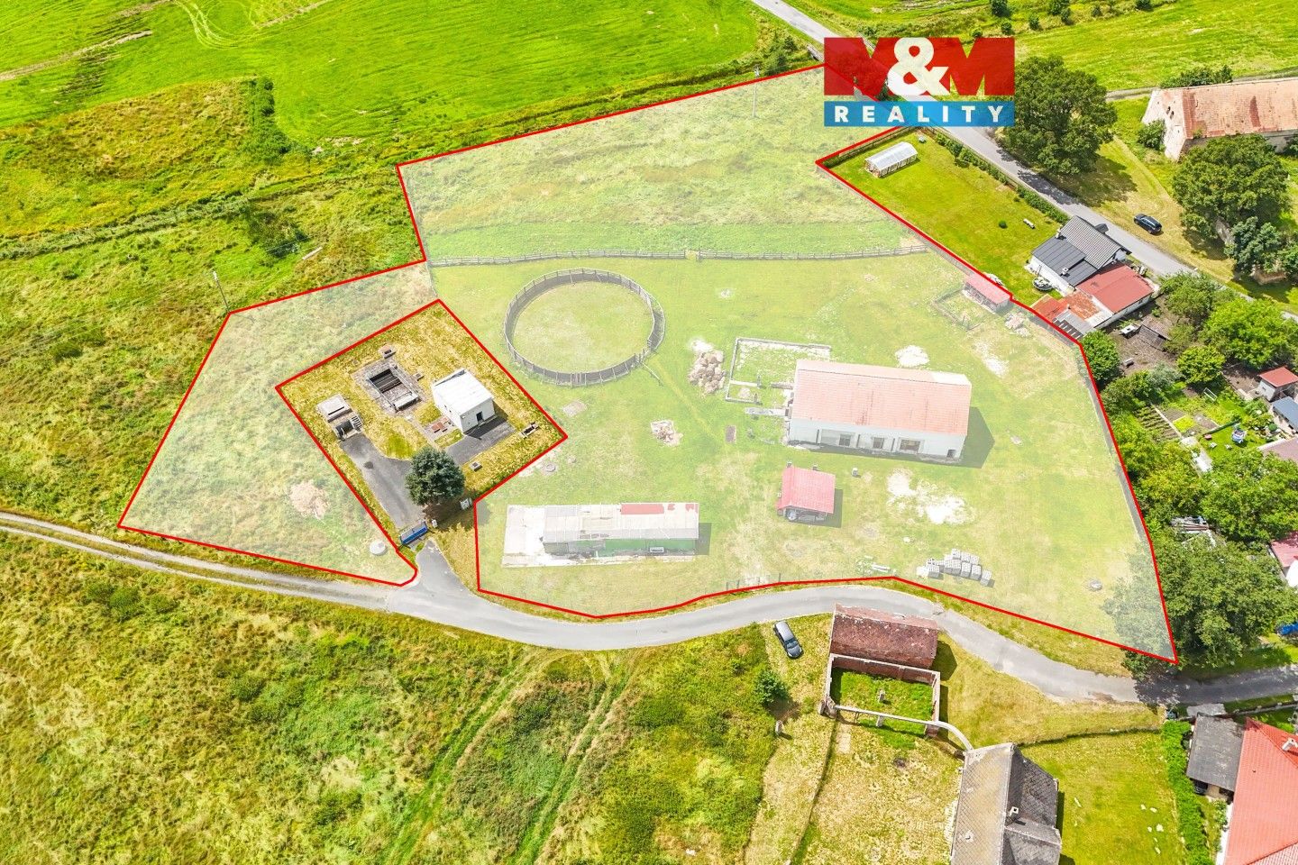 Prodej komerčního prostoru 240 m² - foto 1