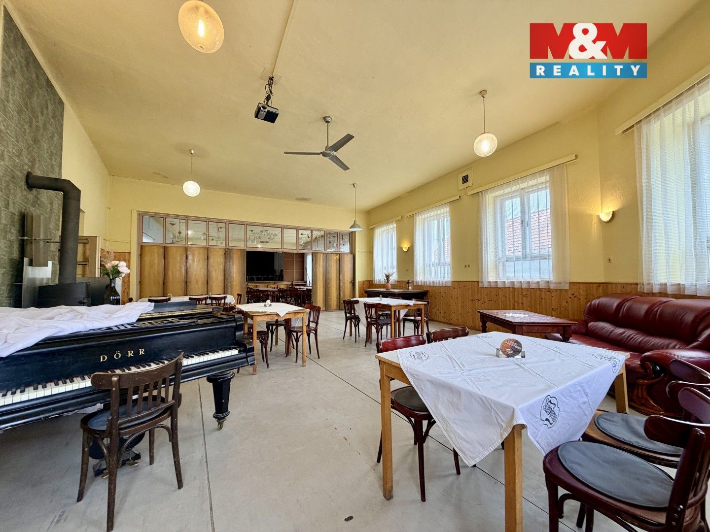 Prodej komerčního prostoru 380 m² - foto 2