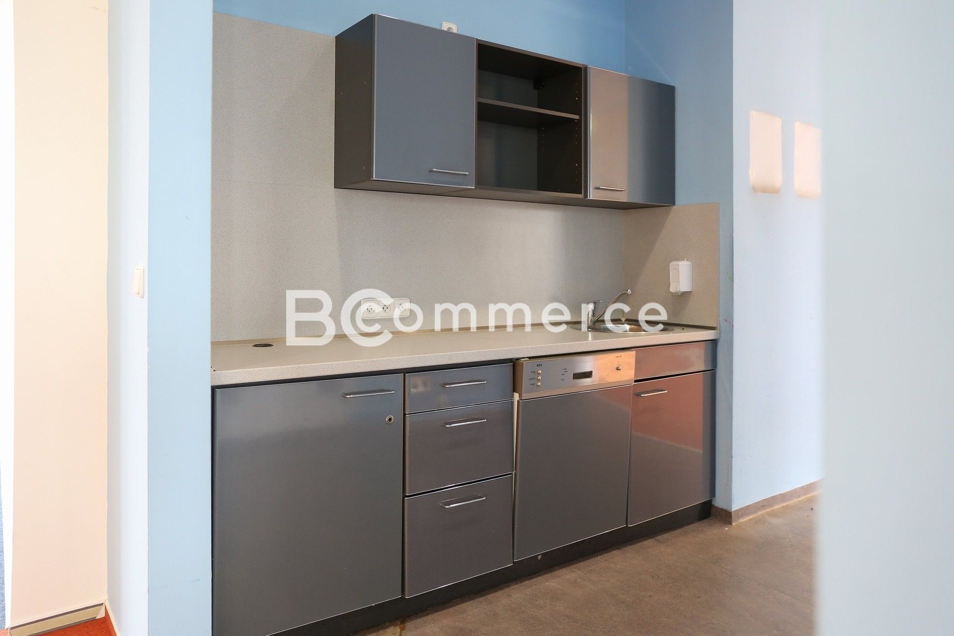 Pronájem komerčního prostoru 100 m² - foto 21