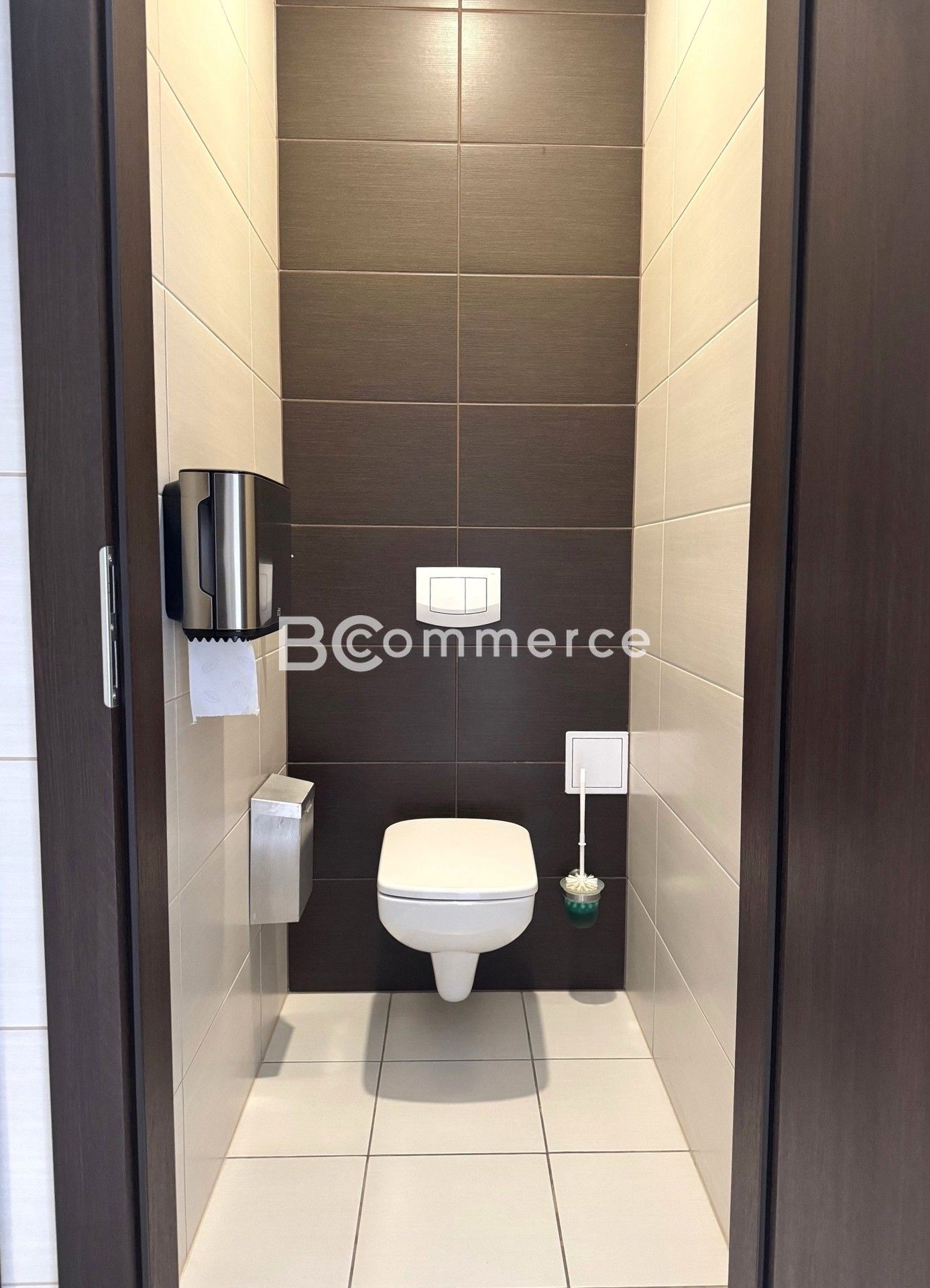 Pronájem komerčního prostoru 100 m² - foto 24