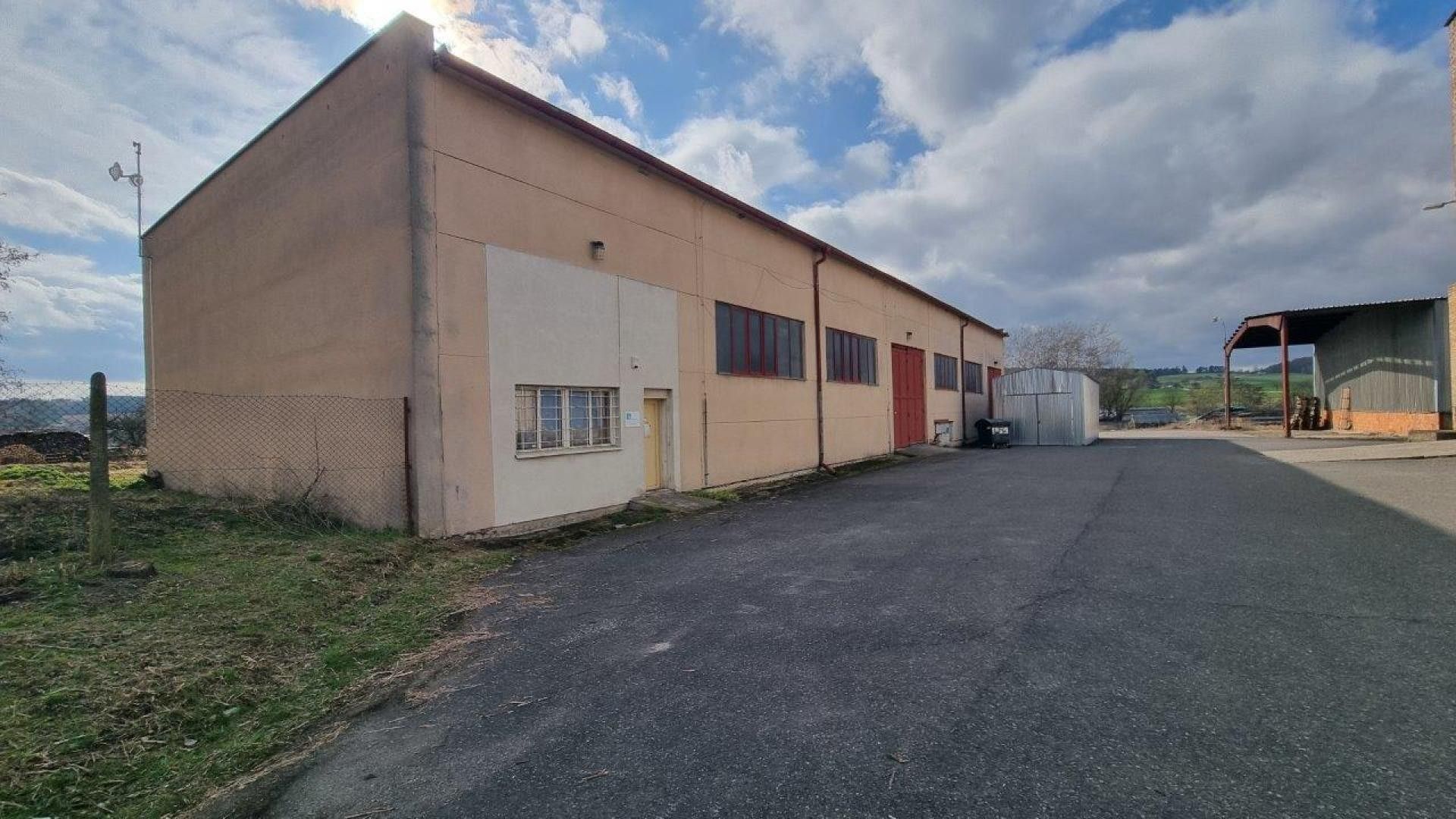 Pronájem komerčního prostoru 702 m² - foto 1