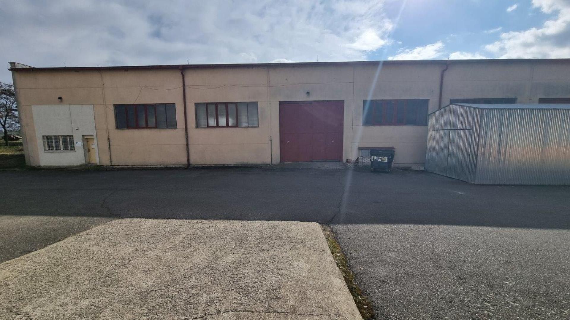 Pronájem komerčního prostoru 702 m² - foto 2
