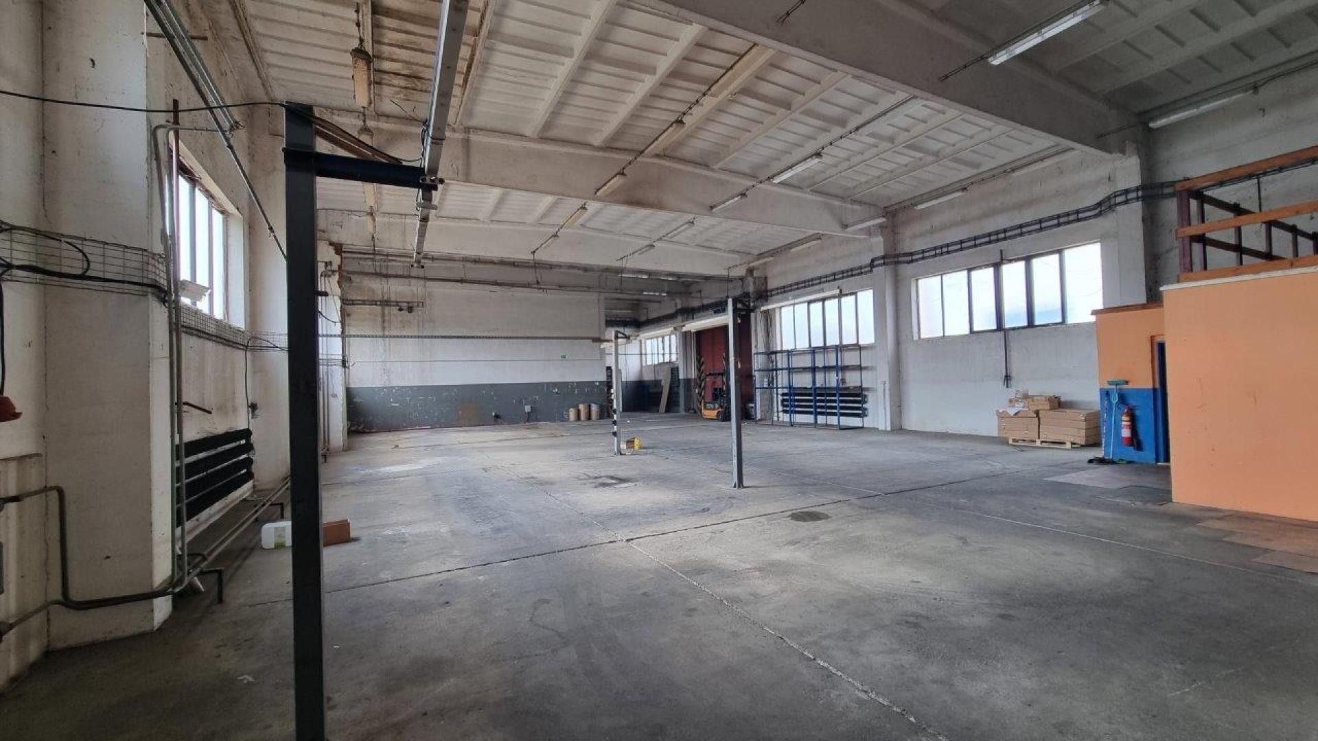 Pronájem komerčního prostoru 702 m² - foto 14