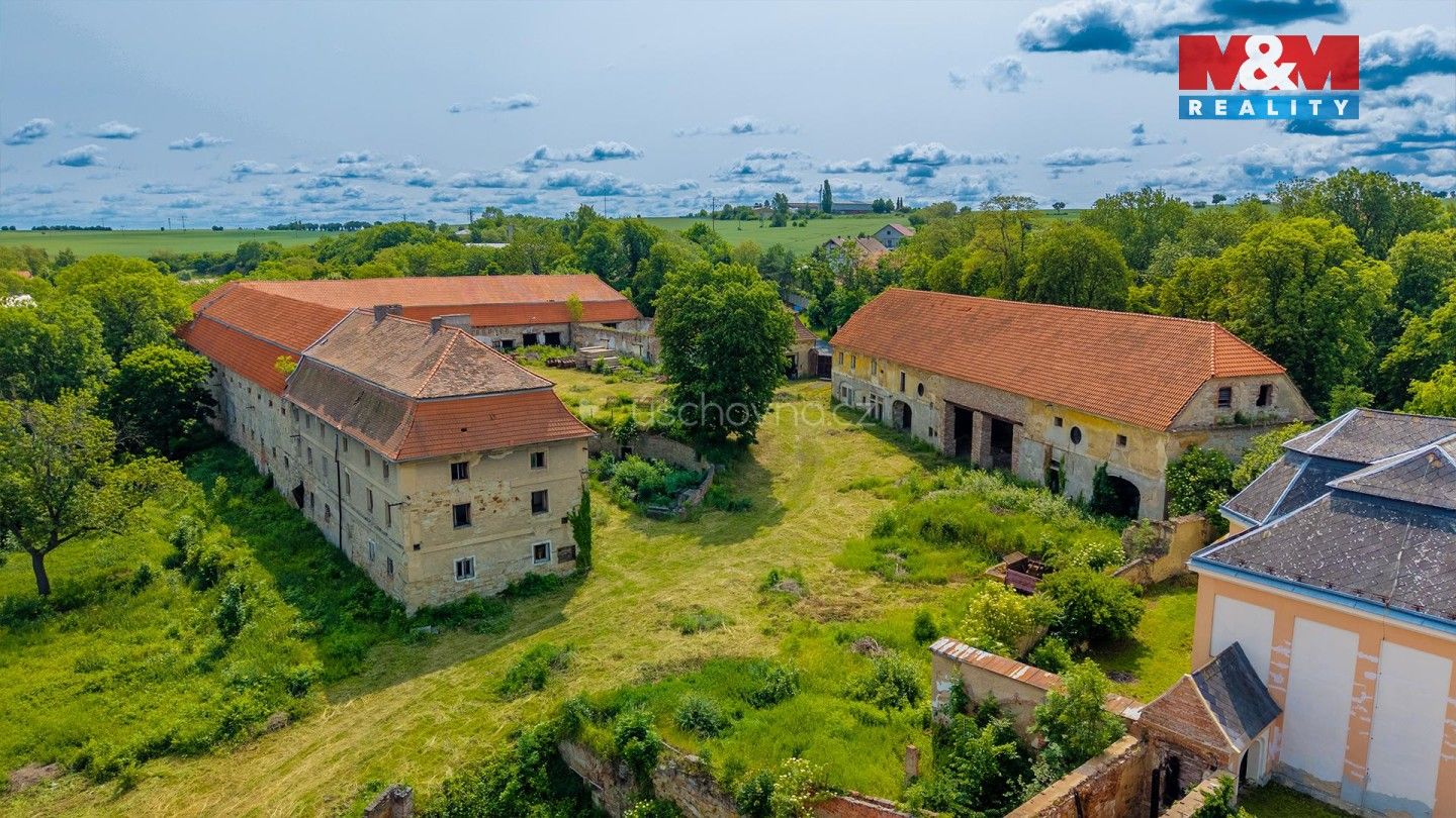 Prodej nemovitosti 5000 m² - foto 5