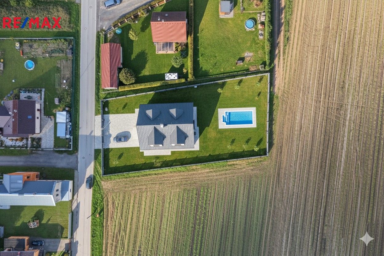 Prodej pozemku 1671 m² - foto 1