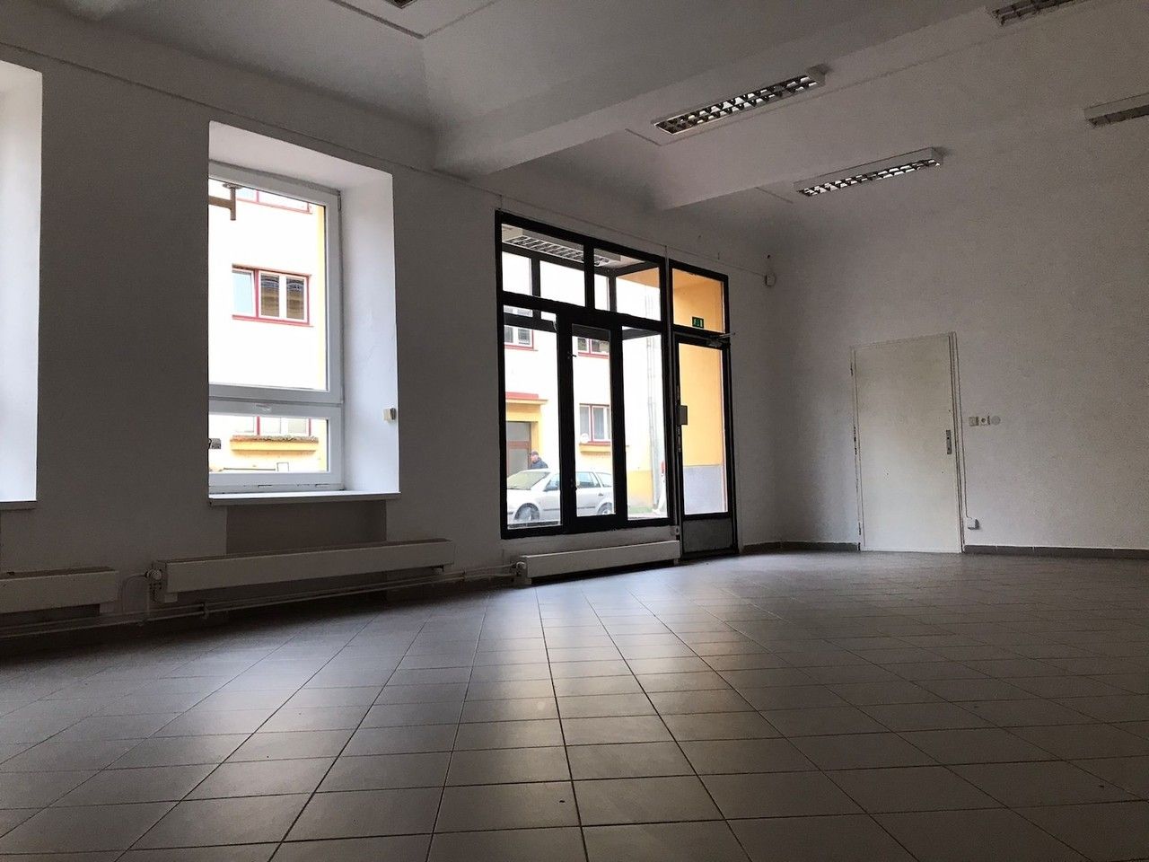 Pronájem komerčního prostoru 77 m² - foto 1