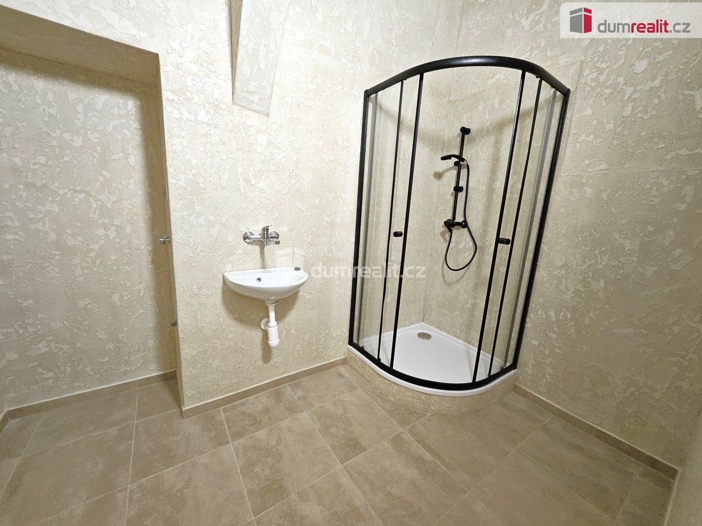 Pronájem bytu 1+1 59 m² - foto 4